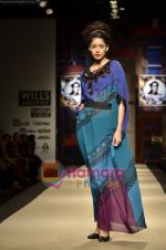 Model walks the ramp for Niki Mahajan show on Wills Lifestyle India Fashion Week 2011-Day 4 in Delhi on 9th April 2011 (44).JPG